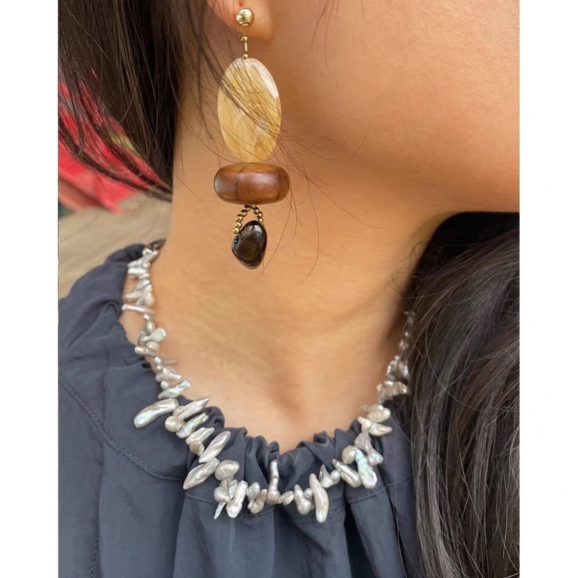 Pearl Choker Necklace Vintage - สร้อยคอโชคเกอร์ไข่มุกสไตล์โบฮีเมียนบาโรก ชุดต่างหูห้อยลูกปัดไม้เรซิน เครื่องประดับวินเทจทำมือสำหรับผู้หญิง ใส่ในวันหยุด