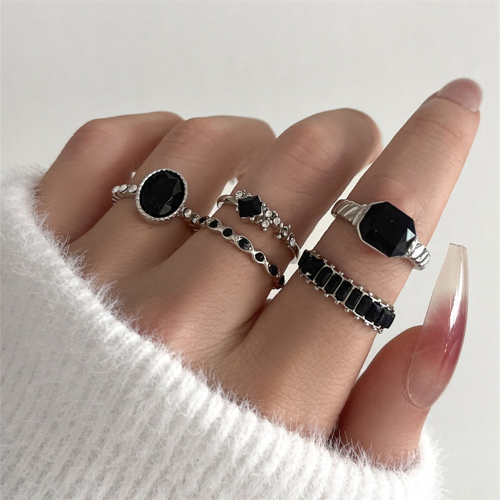 Vintage Punk Knuckle Rings Set - ชุดแหวนหินคริสตัลสีดำสไตล์เรโทรสำหรับผู้หญิง แหวนข้อต่อรูปทรงเรขาคณิตวินเทจ เครื่องประดับแฟชั่นสำหรับงานปาร์ตี้